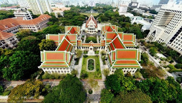 PARK ORIGIN RATCHATHEWI 明星學府與醫療資源